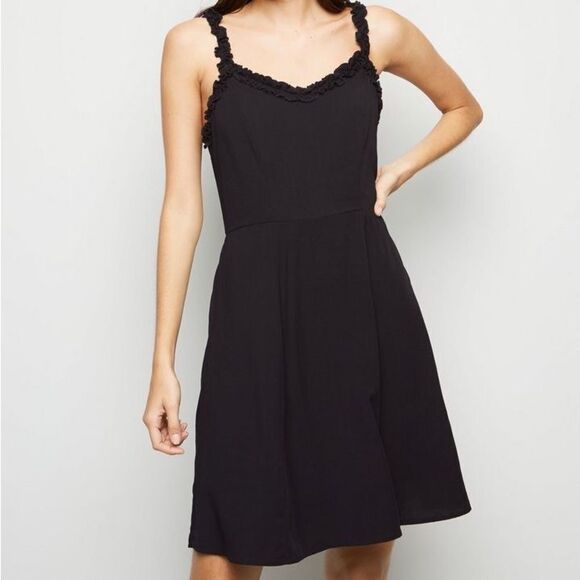 ✨ New Look sundress with ruffle edge in black✨ - Picture 3 of 11